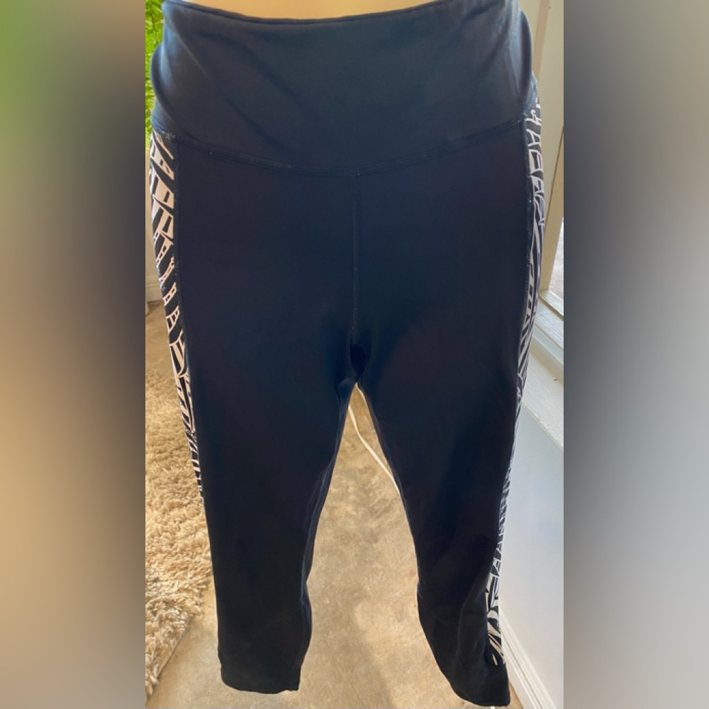 LAST CALL!!!Sun protection and reversible! Tommy Bahama 2pairs in 1 reversible